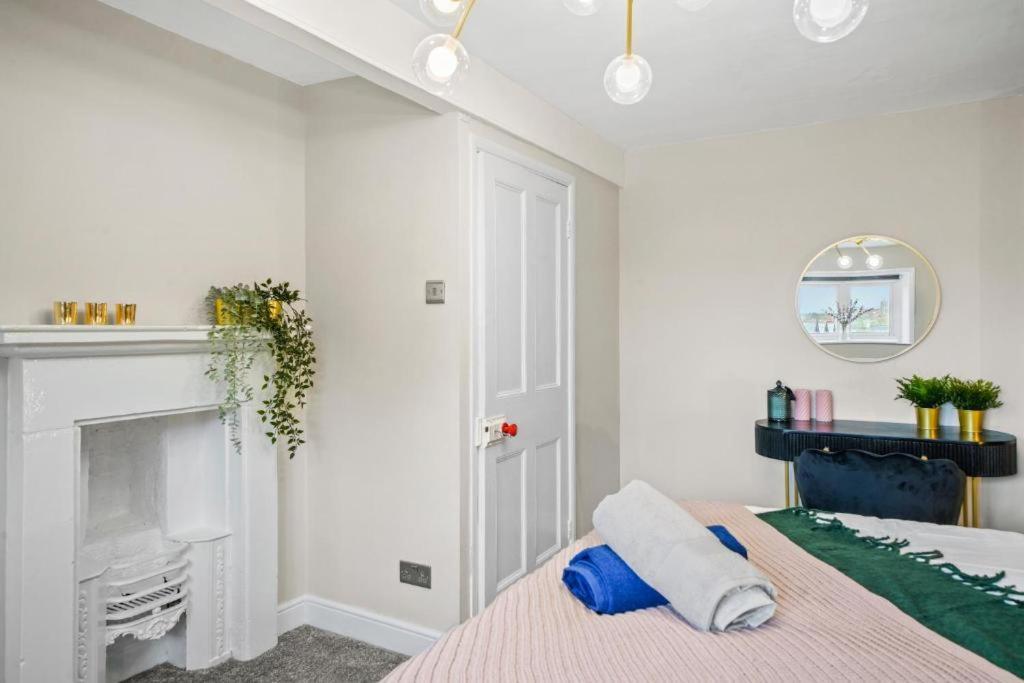 Deluxe 5 Bed In Central Whitby - Parking - Hot Tub Exterior foto